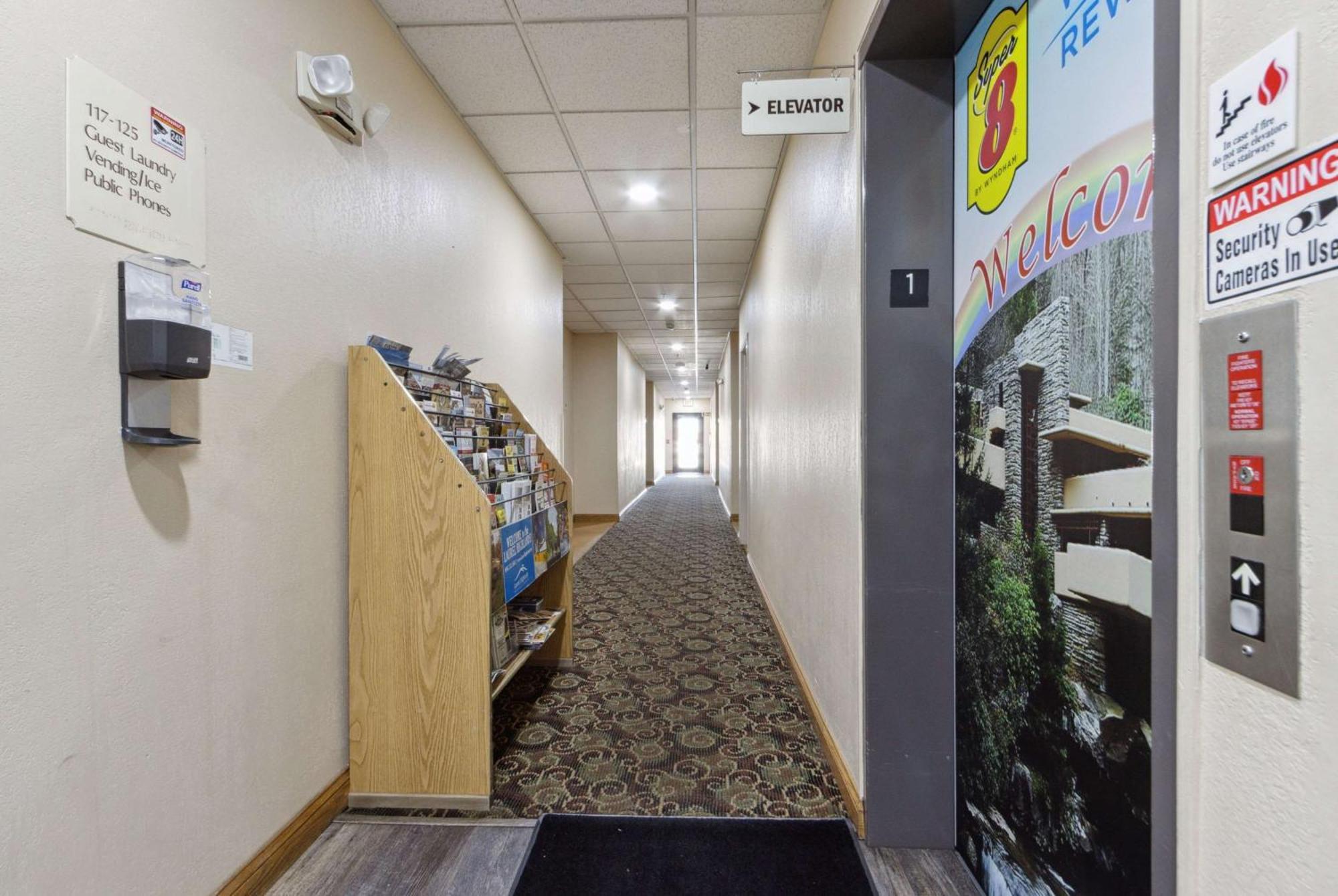 Hotel Super 8 By Wyndham Uniontown Pa Exteriér fotografie